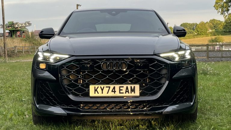 Audi RS Q8 2025: la potenza discreta incarnata