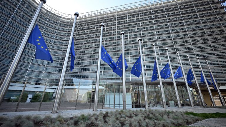 Bruxelles rivede le sue ambizioni: verso un rinvio del divieto delle auto termiche al 2040