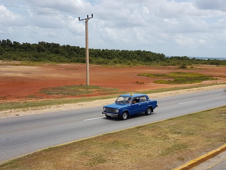 Lada e Moskvitch a Cuba: un viaggio nel cuore delle auto sovietiche