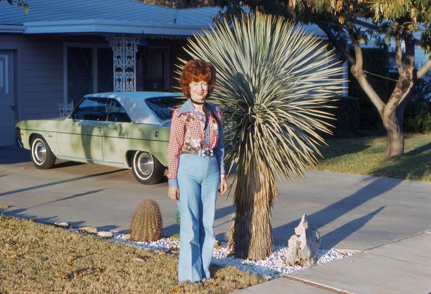 Le automobili e la moda degli anni ’60 agli ’80: un viaggio retro affascinante