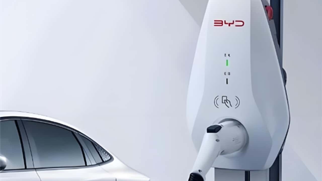 BYD innova: condivisione di stazioni di ricarica in Cina per una mobilità elettrica ottimizzata.