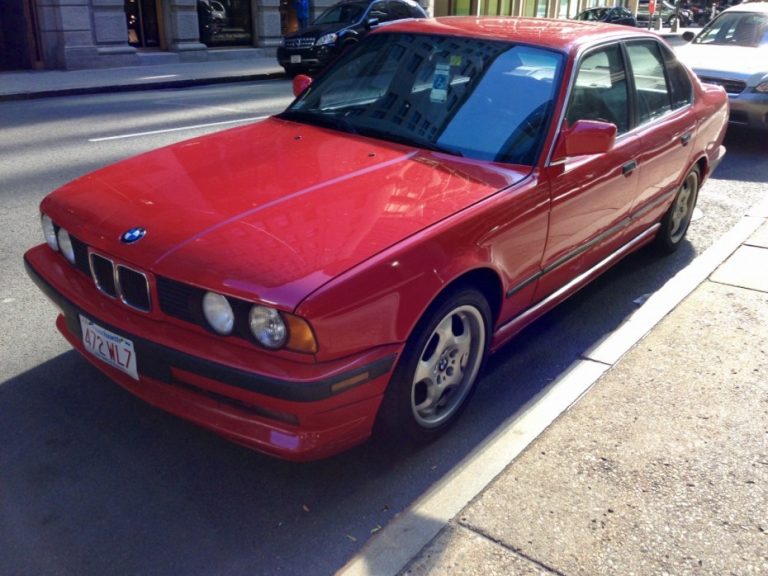 La BMW 525i E34 : Un sogno rosso degli anni '90