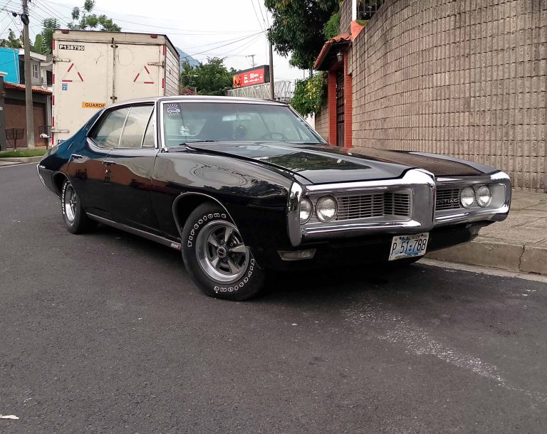 Pontiac LeMans 1968: la seduzione di un hardtop a quattro porte