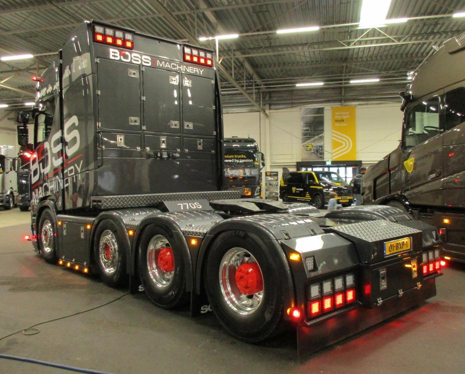Scania 770S V8 : Il Mostro della Strada al Servizio di Boss Machinery