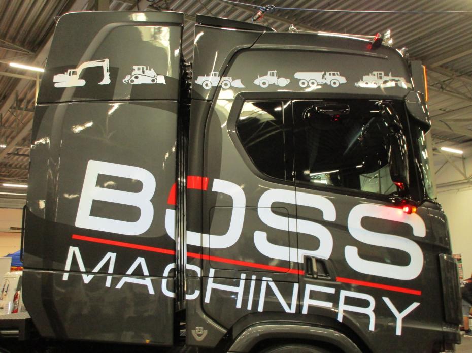 Scania 770S V8 : Il Mostro della Strada al Servizio di Boss Machinery