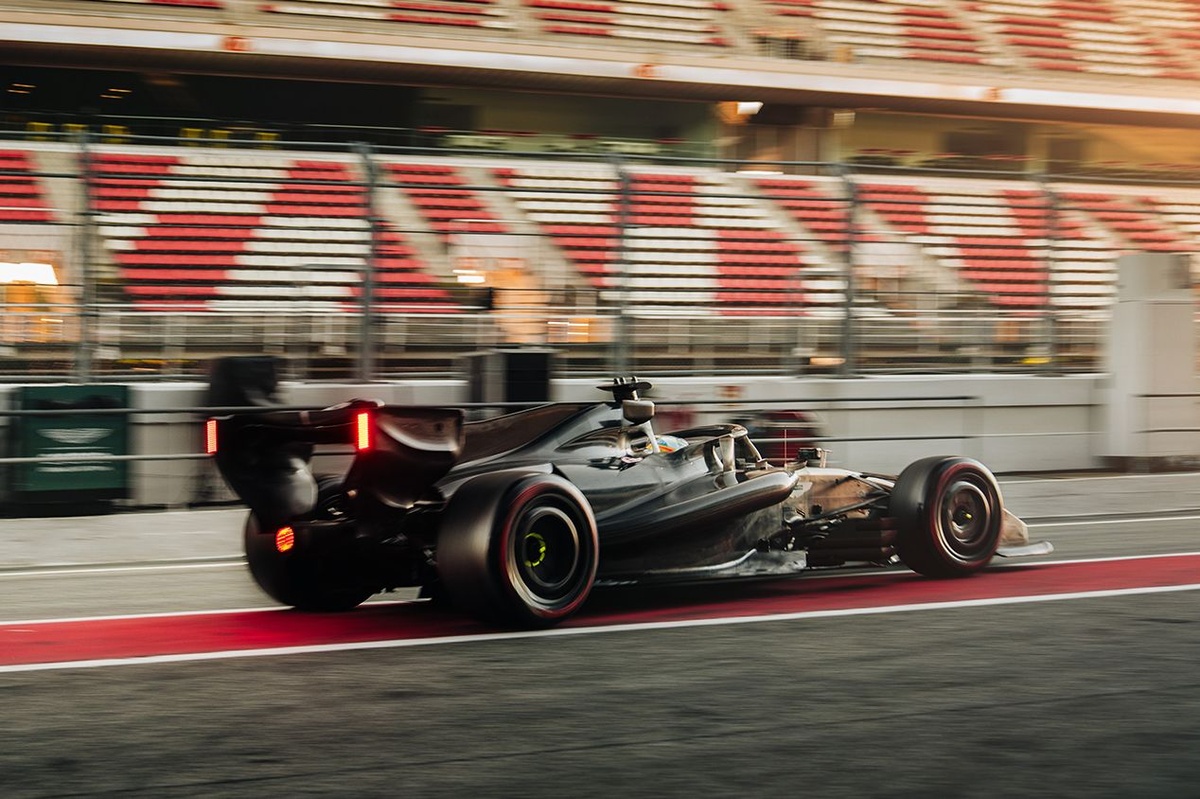 Alonso e Newey: Un Promettente Primo Giorno a Barcellona