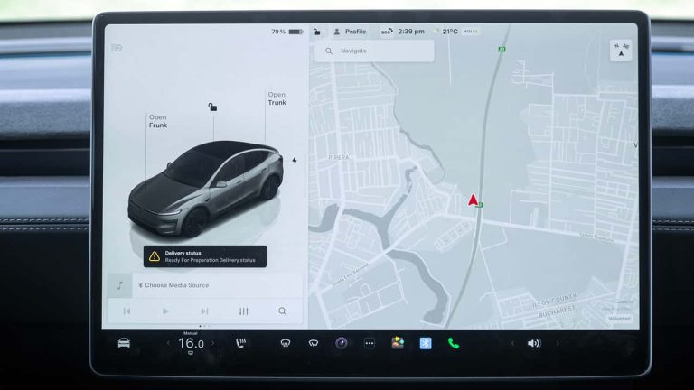 Tesla lancia Grok: l'IA rivoluzionaria nelle auto europee
