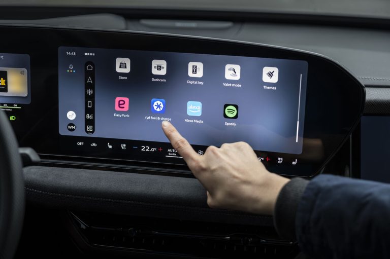 Audi migliora la comodità con nuove app per parcheggio, ricarica e riforni…