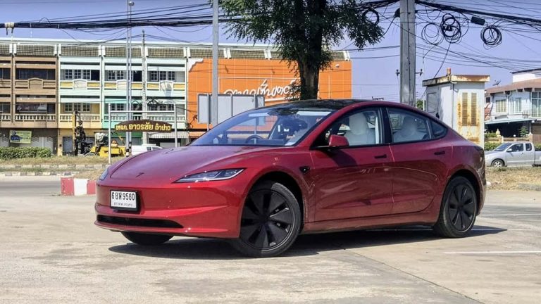 Tesla Model 3: un'impresa di autonomia che supera le aspettative