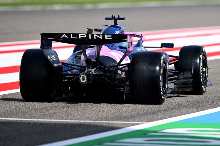 Alpine A526 : L'aileron posteriore che divide gli esperti