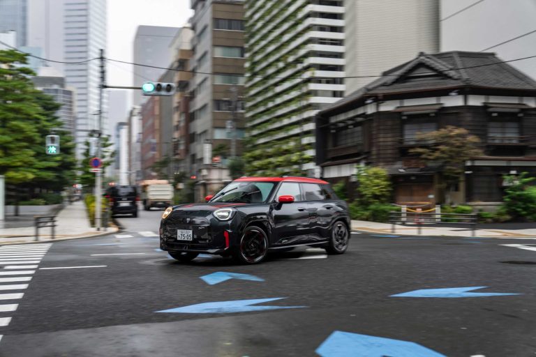 MINI JCW Aceman : Performance elettrica e stile urbano