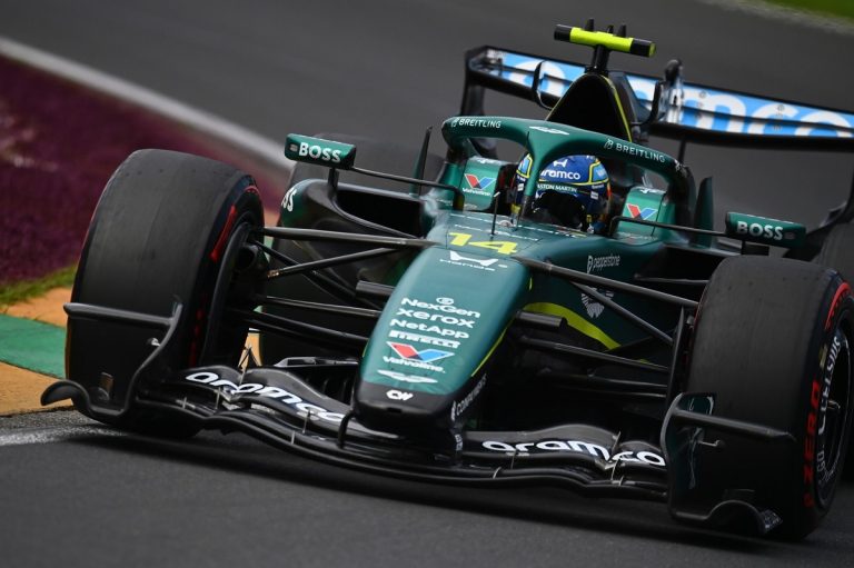 Aston Martin Affronta Sfide di Vibrazioni: Un Dilemma Costoso all'Orizzonte