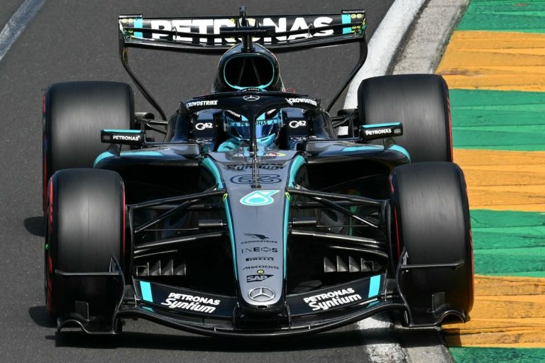 Mercedes conquista la pole a Melbourne: un avvertimento per la concorrenza
