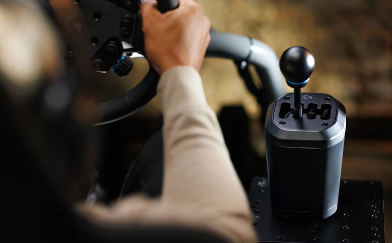 Logitech RS H-Shifter: un ritorno alle origini che scuote il simracing