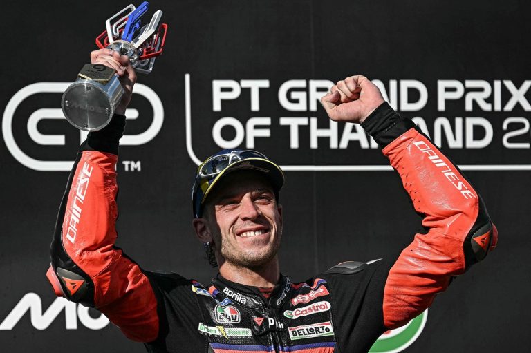 Bezzecchi Dominante nel GP di Thailandia, mentre Márquez Affronta Difficol…