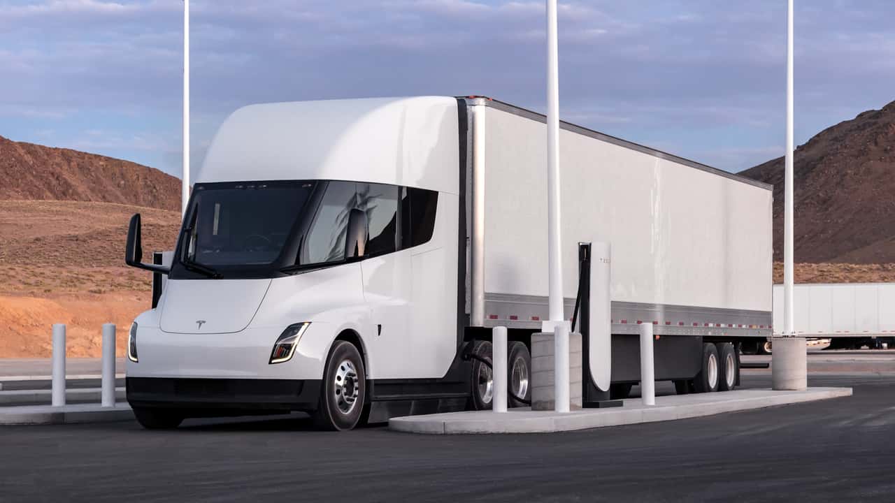 Il primo Megacharger pubblico di Tesla Semi delude le promesse di potenza
