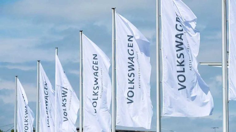 Volkswagen affronta una crisi finanziaria: crollo del 44% nei profitti e r…