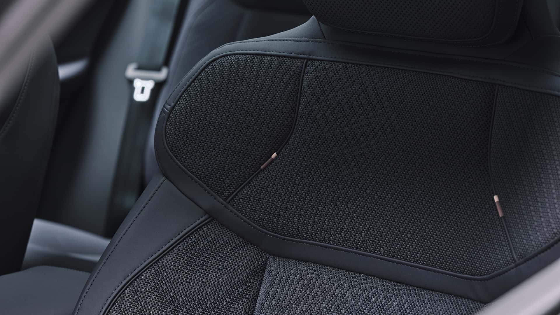 Volvo rivoluziona la tecnologia delle cinture di sicurezza per un futuro p…