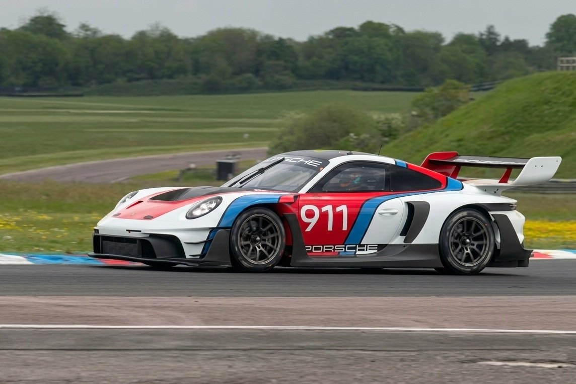 Gordon Ramsay, chef stellato, scatena la sua Porsche 911 GT3 R Rennsport…