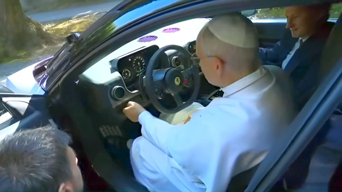 Ferrari Luce: il Papa al volante della futura elettrica