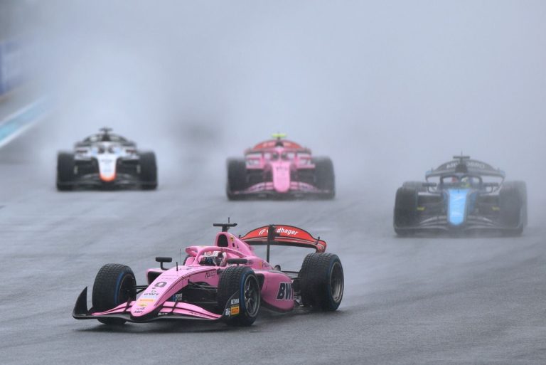 Miami, la F2 nella tempesta premia Mini: prima vittoria tra sette ritiri…