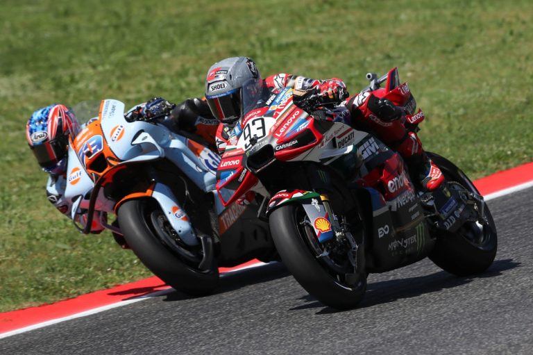 MotoGP: Márquez, il braccio in allerta, ritrova il gusto della battaglia