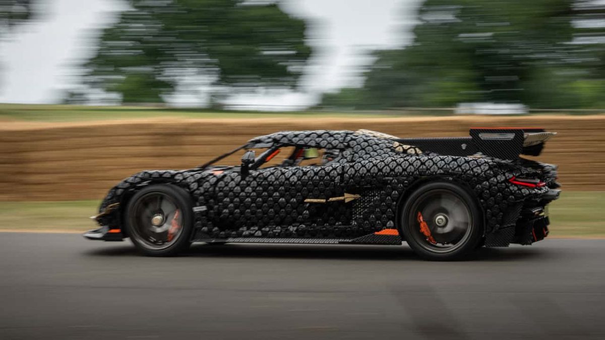 Lego non si ferma: la replica della Koenigsegg Sadair’s Spear raggiunge 111 km/h a Goodwood