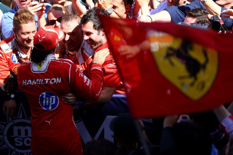 F1: Hamilton, prima vittoria con la Ferrari. Elkann: “Momento emozionante”