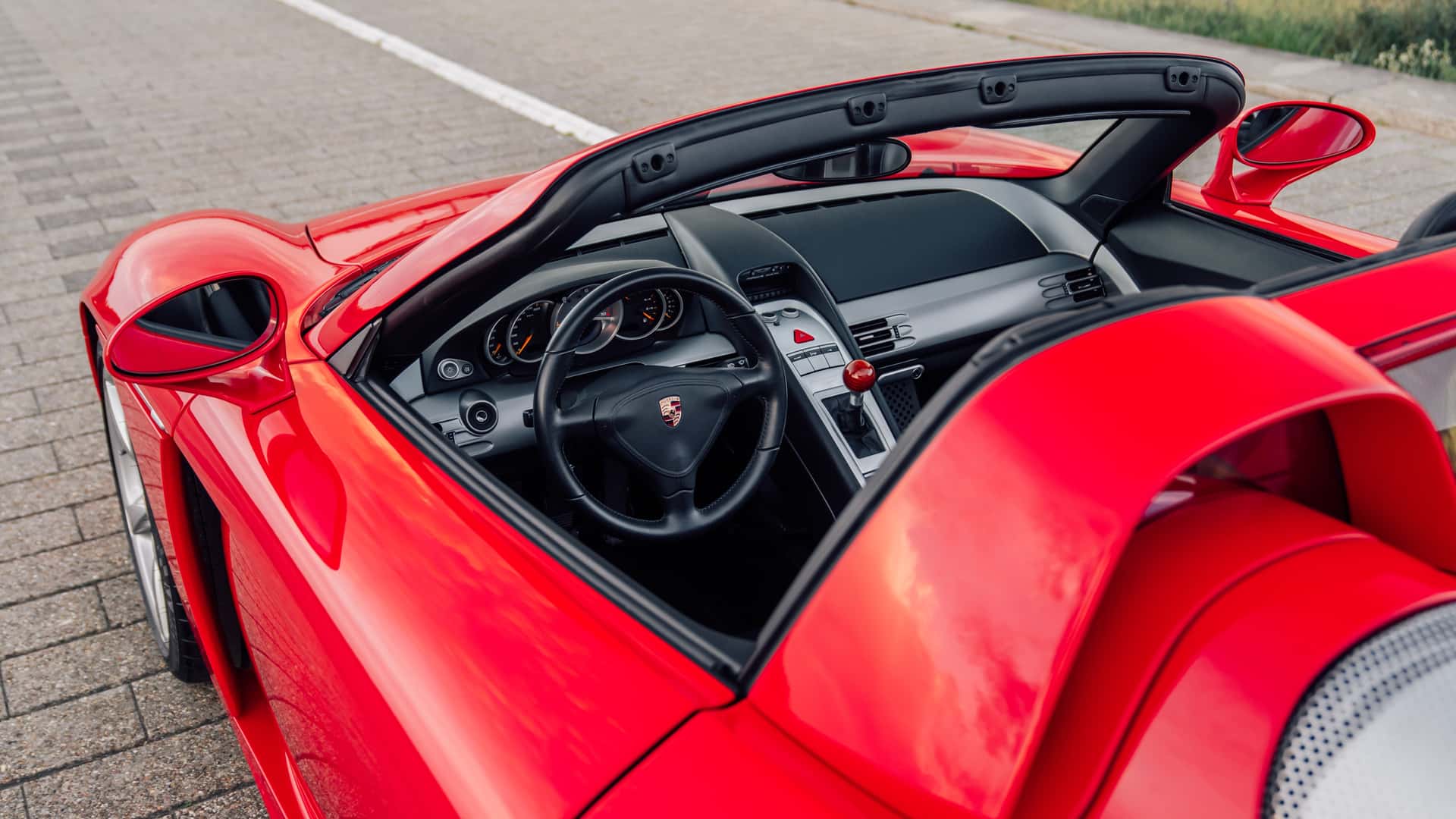 Porsche Carrera Gt In Rosso Guards