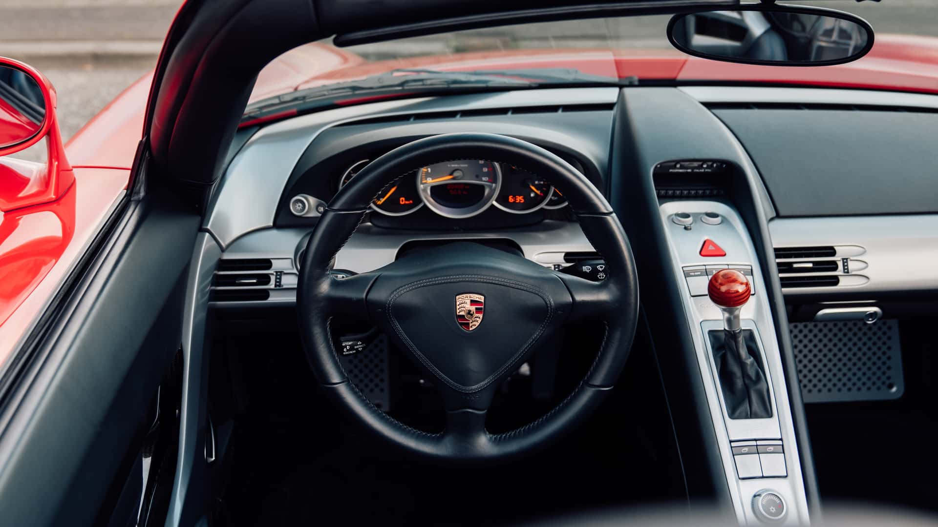 Porsche Carrera Gt In Rosso Guards