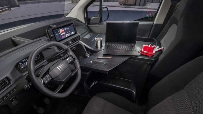Stellantis Pro One Smart Compact Van: il furgone si fa ufficio